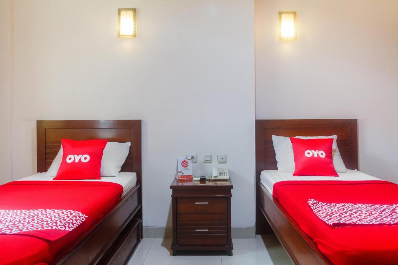 Oyo 3894 Karunia Muslim Syariah Hotel Jakarta Exterior photo