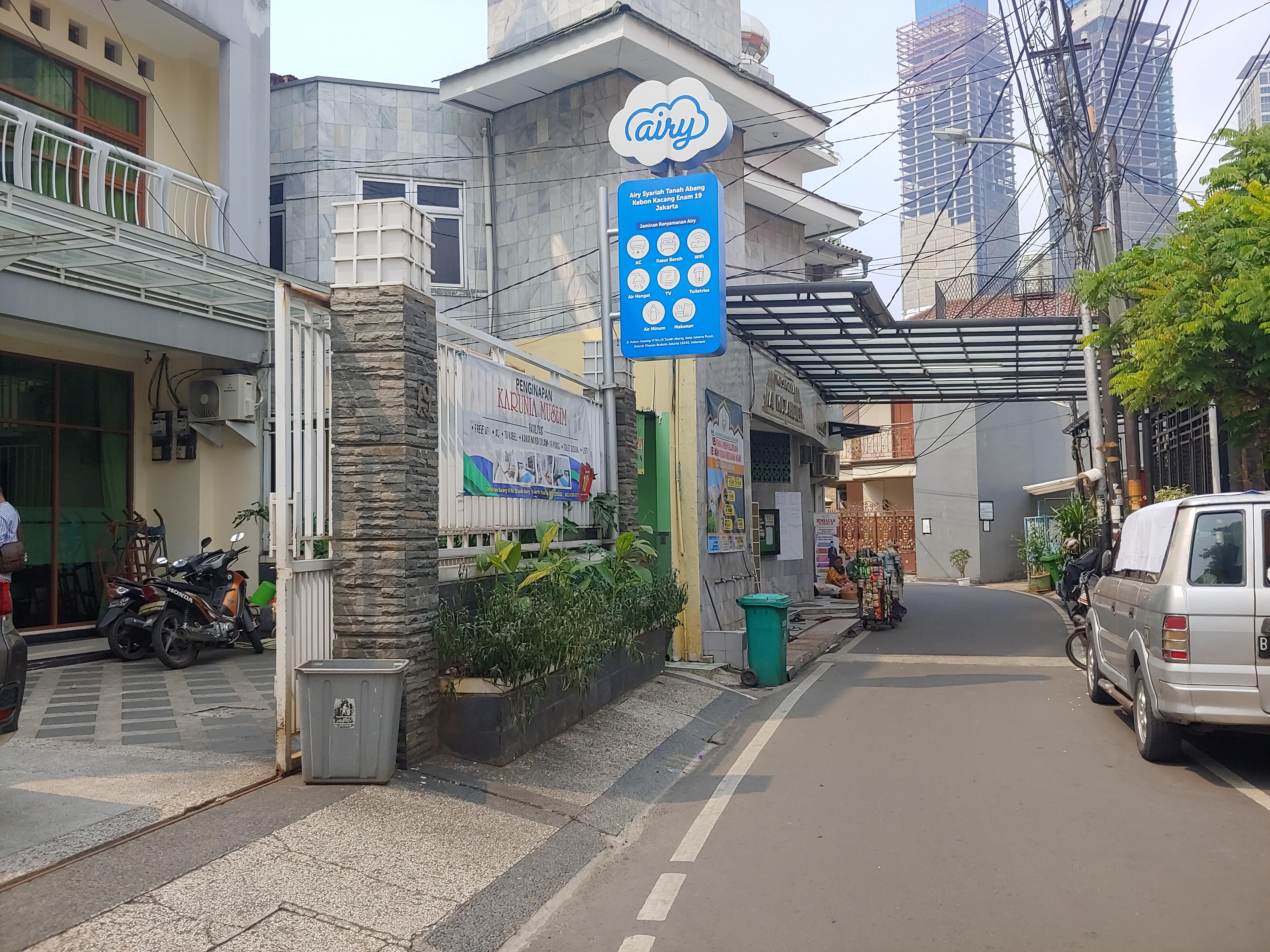Oyo 3894 Karunia Muslim Syariah Hotel Jakarta Exterior photo